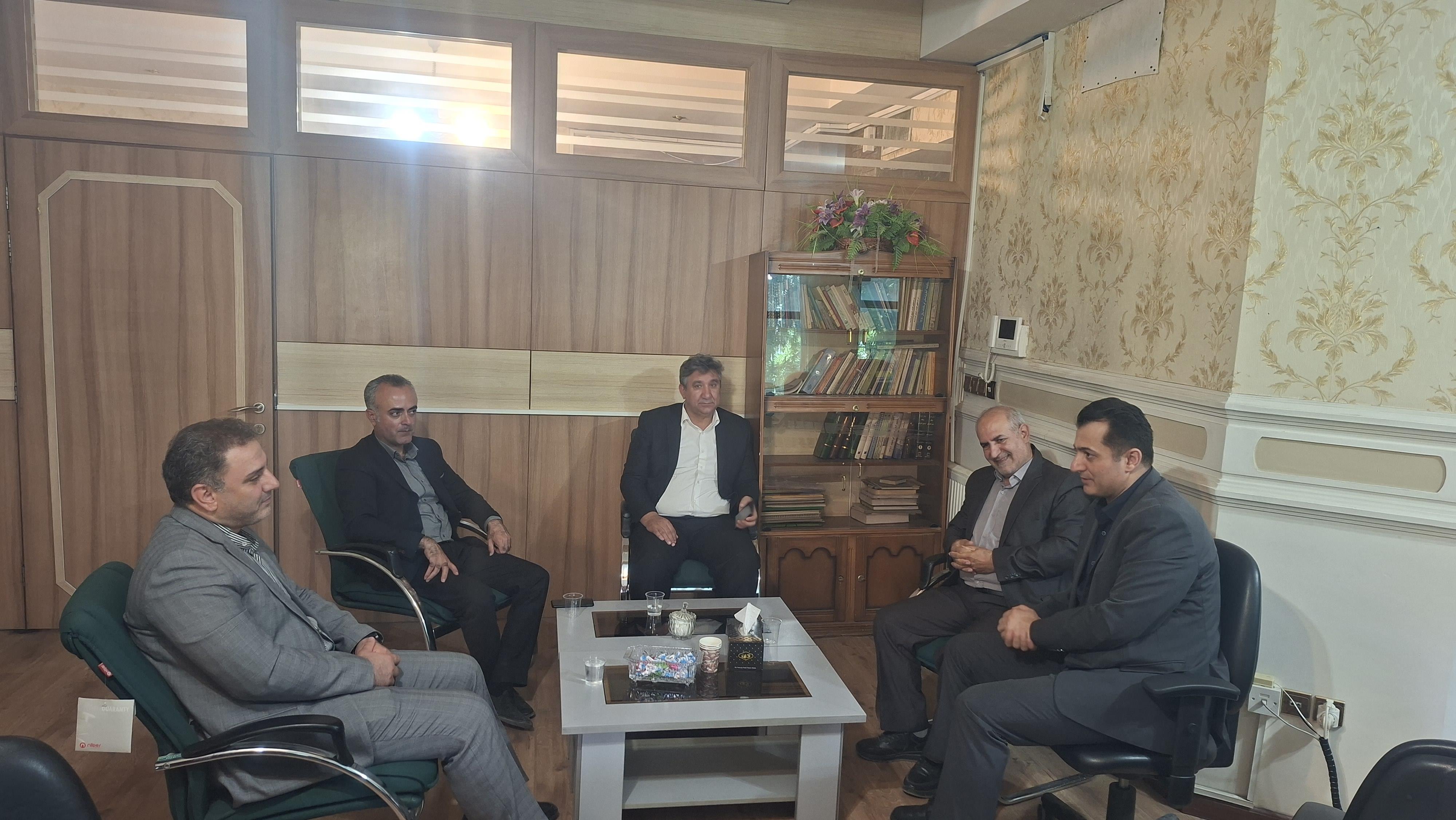 نشست هم اندیشی مدیرصندوق بازنشستگی کشوری استان کرمانشاه با مدیر شرکت بیمه دانا و مدیرعامل شرکت ایران...