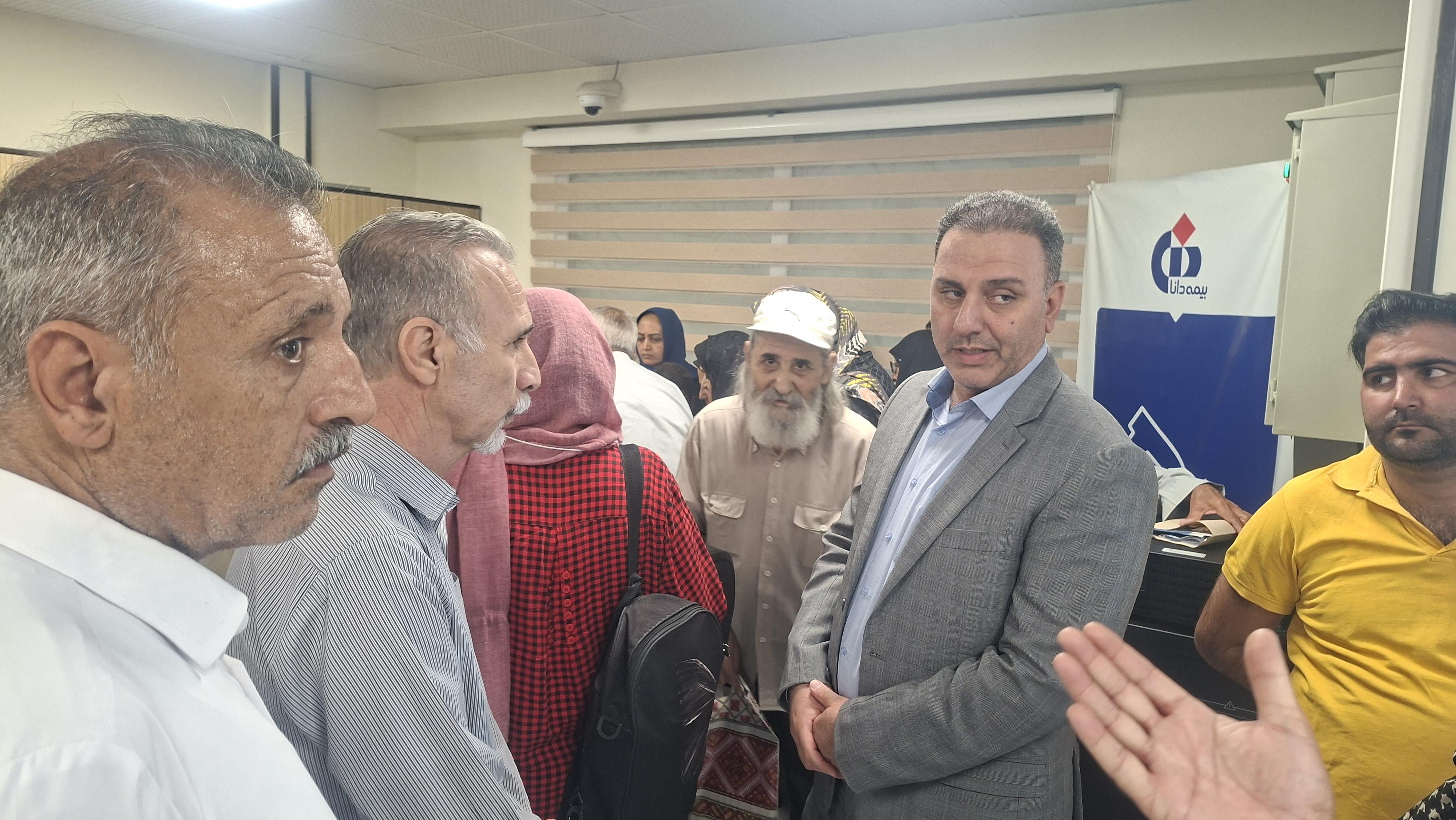 بازدید سرزده مدیر صندوق بازنشستگی کرمانشاه از مراکز پذیرش اسناد بیمه دانا