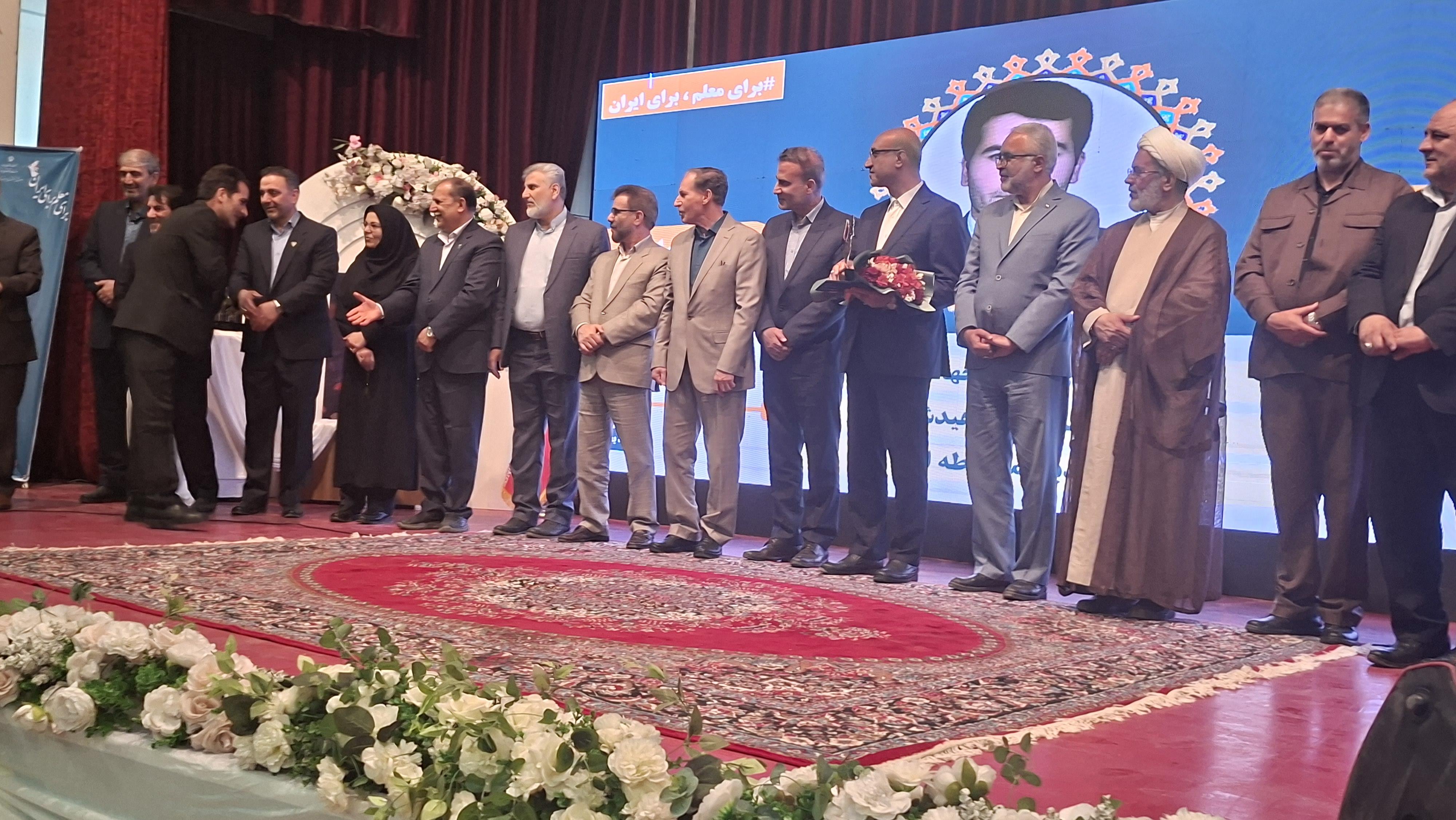 تجلیل از معلمان و کارکنان نمونه استان کرمانشاه