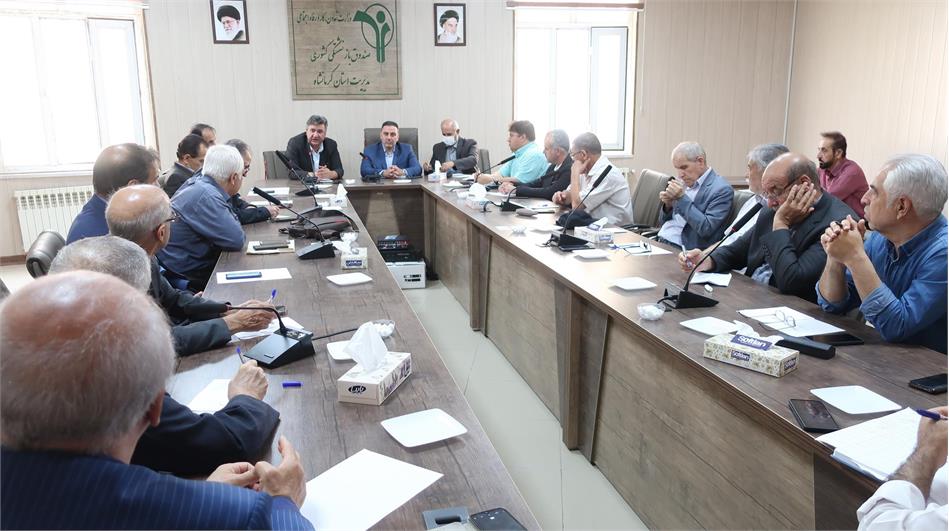 اولین نشست هم اندیشی مدیر صندوق بازنشستگی و روسای کانون های بازنشستگان استان کرمانشاه با رئیس شعبه بیمه دانا