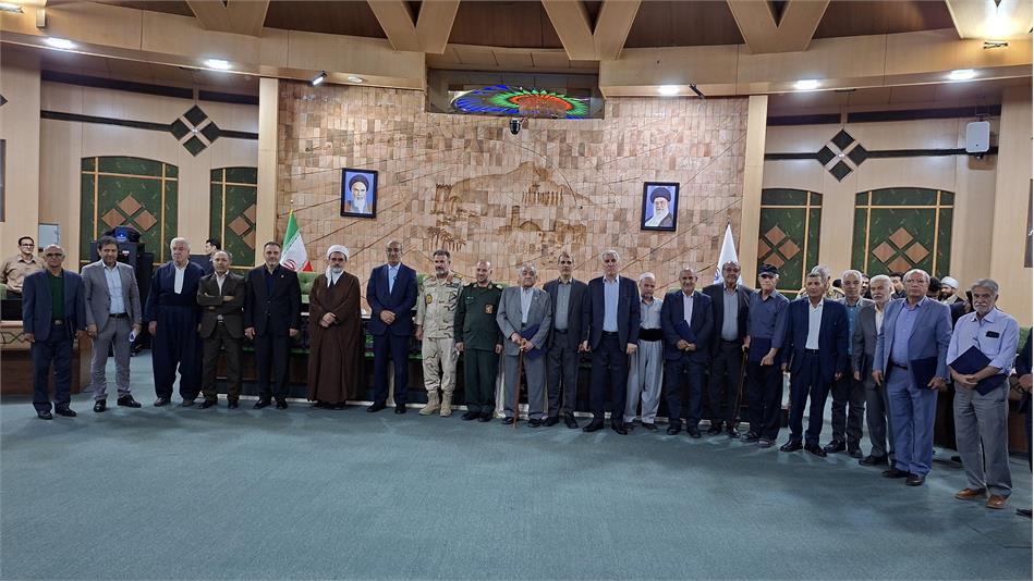 تجلیل از بازنشستگان برگزیده و روسای کانونهای بازنشستگی کشوری باحضور استاندار کرمانشاه