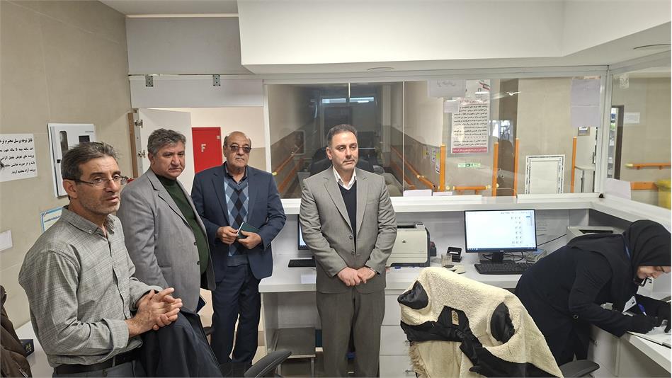 بازدید سرزده مدیرصندوق بازنشستگی کرمانشاه از مراکز درمانی دولتی طرف قرارداد بیمه دانا